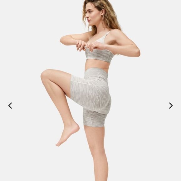 NWT Outdoor Voices Flow 7” Short in Oatmeal, S - Picture 3 of 8